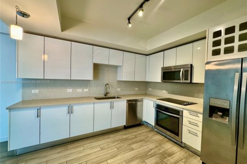 Condo in Miami, Florida, 1 bedroom  № 1936533 - photo 5