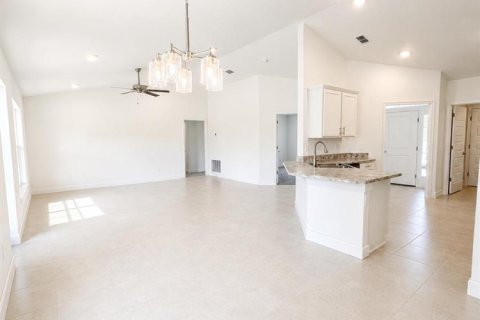 Villa ou maison à vendre à Port St. Lucie, Floride: 4 chambres, 163.04 m2 № 2088185 - photo 5