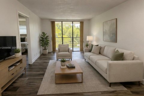 Condo in Lauderdale Lakes, Florida, 2 bedrooms № 2264313 - photo 2