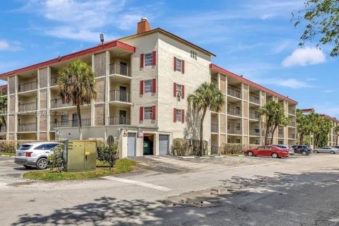 Condo in Lauderdale Lakes, Florida, 2 bedrooms № 2264313 - photo 11