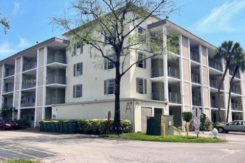 Condo in Lauderdale Lakes, Florida, 2 bedrooms № 2264313 - photo 12