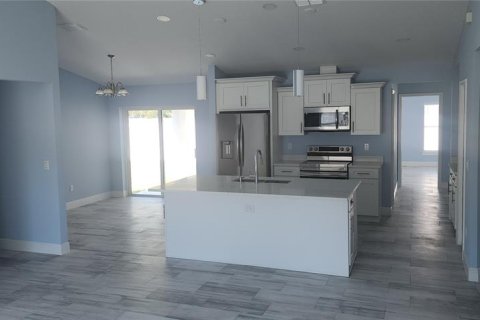 House in Lutz, Florida 4 bedrooms, 205.78 sq.m. № 1598185 - photo 10