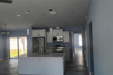 House in Lutz, Florida 4 bedrooms, 205.78 sq.m. № 1598185 - photo 12
