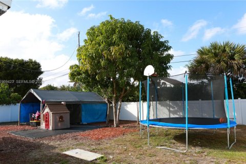 House in West Palm Beach, Florida 2 bedrooms, 86.96 sq.m. № 2030548 - photo 10