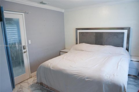 House in West Palm Beach, Florida 2 bedrooms, 86.96 sq.m. № 2030548 - photo 6