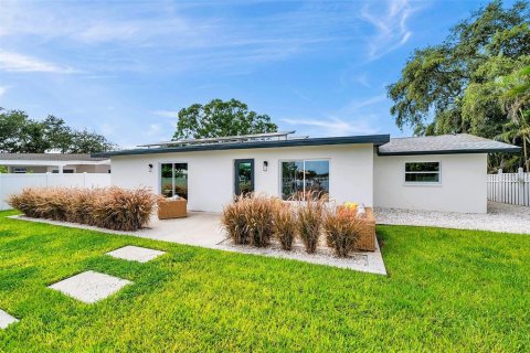 House in Saint Petersburg, Florida 3 bedrooms, 154.87 sq.m. № 1813197 - photo 29