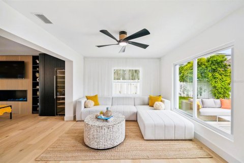 House in Saint Petersburg, Florida 3 bedrooms, 154.87 sq.m. № 1813197 - photo 18