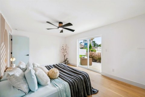 House in Saint Petersburg, Florida 3 bedrooms, 154.87 sq.m. № 1813197 - photo 23