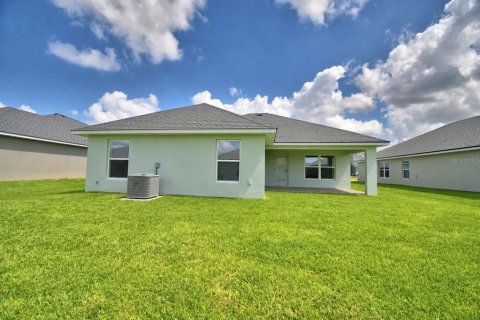 House in Auburndale, Florida 3 bedrooms, 183.02 sq.m. № 2315231 - photo 2