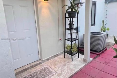 Коммерческая недвижимость в Майами, Флорида 1 спальня, 179.02м2 № 2045631