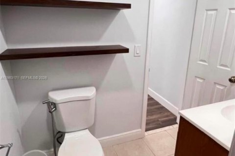 Снять в аренду коммерческую недвижимость в Майами, Флорида 1 спальня, 179.02м2, № 2045631 - фото 10