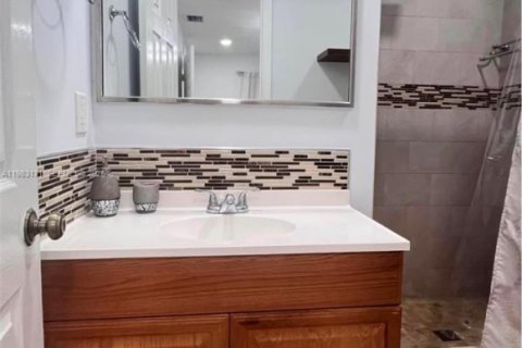 Снять в аренду коммерческую недвижимость в Майами, Флорида 1 спальня, 179.02м2, № 2045631 - фото 8