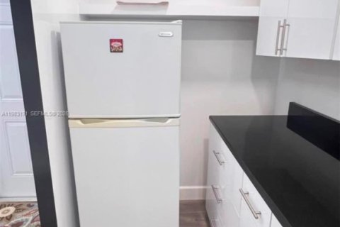 Снять в аренду коммерческую недвижимость в Майами, Флорида 1 спальня, 179.02м2, № 2045631 - фото 4