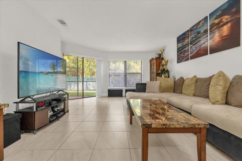 Condo in Orlando, Florida, 2 bedrooms  № 1808657 - photo 9