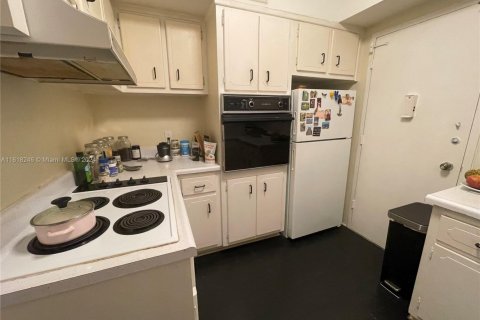 Copropriété à vendre à Hollywood, Floride: 2 chambres, 102.19 m2 № 1862086 - photo 14