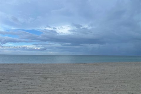 Copropriété à vendre à Hollywood, Floride: 2 chambres, 102.19 m2 № 1862086 - photo 8