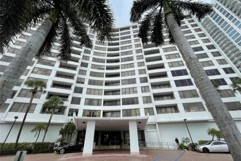 Copropriété à vendre à Hollywood, Floride: 2 chambres, 102.19 m2 № 1862086 - photo 1