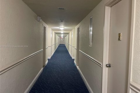 Copropriété à vendre à Hollywood, Floride: 2 chambres, 102.19 m2 № 1862086 - photo 12