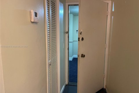 Copropriété à vendre à Hollywood, Floride: 2 chambres, 102.19 m2 № 1862086 - photo 13