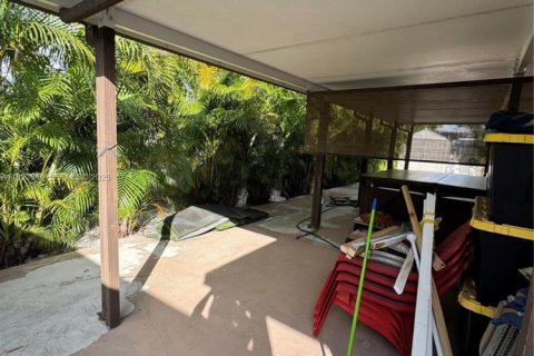 Casa en venta en Hialeah, Florida, 5 dormitorios, 199.37 m2 № 1983689 - foto 17