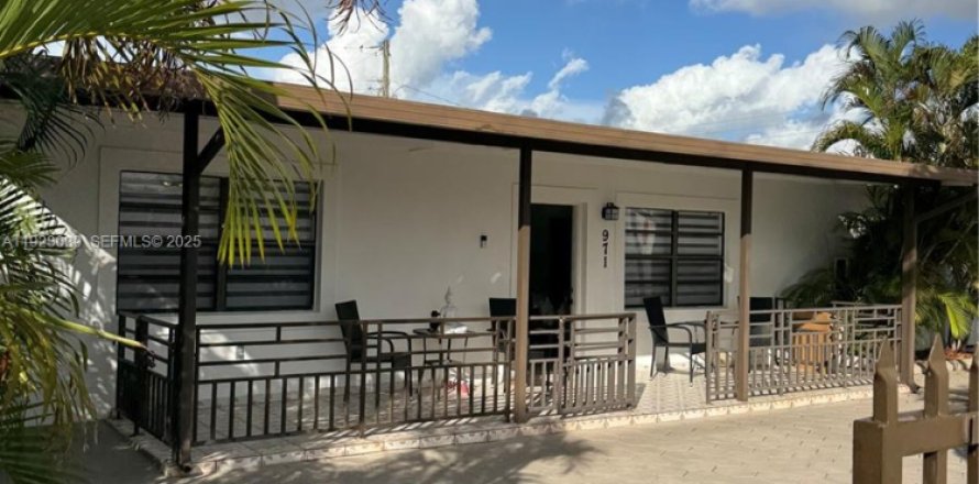 Casa en Hialeah, Florida 5 dormitorios, 199.37 m2 № 1983689