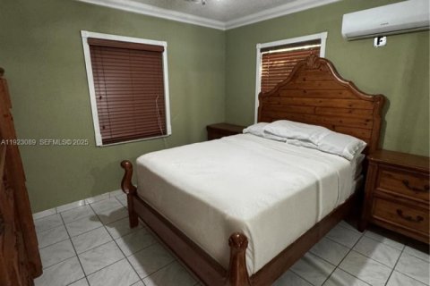 Casa en venta en Hialeah, Florida, 5 dormitorios, 199.37 m2 № 1983689 - foto 6