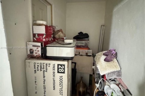 Casa en venta en Hialeah, Florida, 5 dormitorios, 199.37 m2 № 1983689 - foto 25