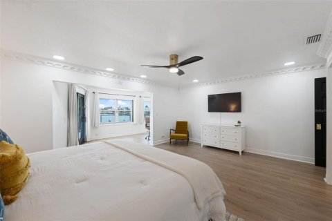 Casa en venta en Saint Petersburg, Florida, 3 dormitorios, 316.8 m2 № 1915810 - foto 6