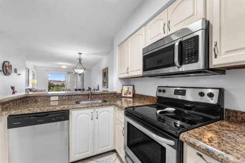 Condo in Pompano Beach, Florida, 2 bedrooms № 2172759