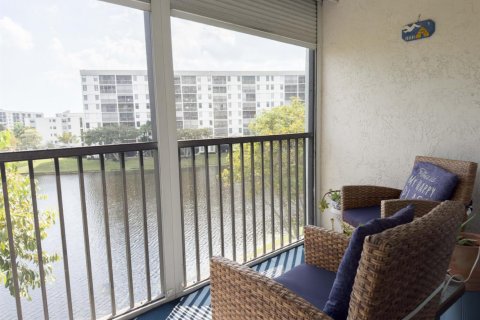 Condo in Pompano Beach, Florida, 2 bedrooms  № 2172759 - photo 4