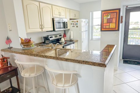 Condo in Pompano Beach, Florida, 2 bedrooms  № 2172759 - photo 10