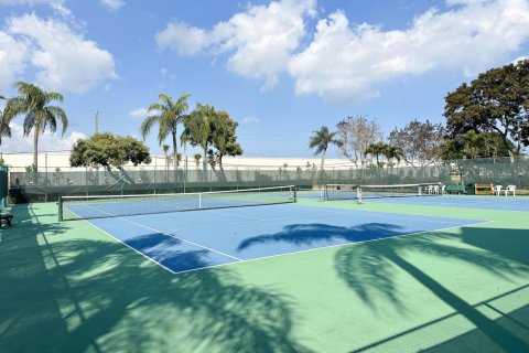 Condo in Pompano Beach, Florida, 2 bedrooms  № 2172759 - photo 23