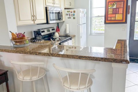 Condo in Pompano Beach, Florida, 2 bedrooms  № 2172759 - photo 9