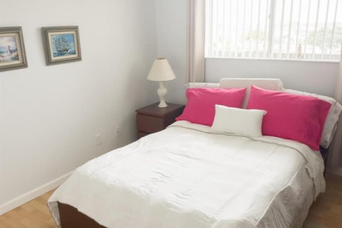 Condo in Pompano Beach, Florida, 2 bedrooms  № 2172759 - photo 21