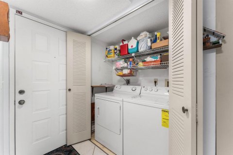Condo in Pompano Beach, Florida, 2 bedrooms  № 2172759 - photo 28