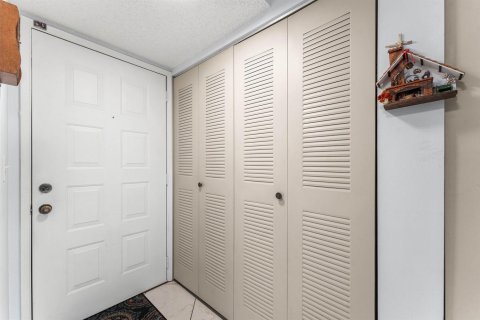 Condo in Pompano Beach, Florida, 2 bedrooms  № 2172759 - photo 27