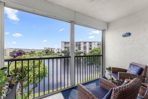 Condo in Pompano Beach, Florida, 2 bedrooms  № 2172759 - photo 2