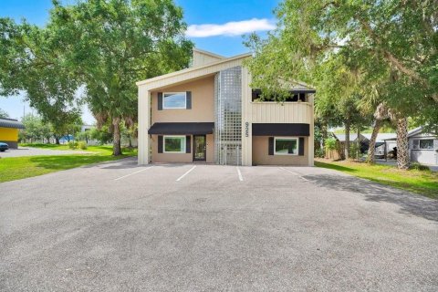Commercial property in Winter Springs, Florida № 2167683