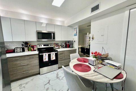 Снять в аренду кондоминиум в Пемброк-Пайнс, Флорида 2 спальни, 103.31м2, № 1958931 - фото 11