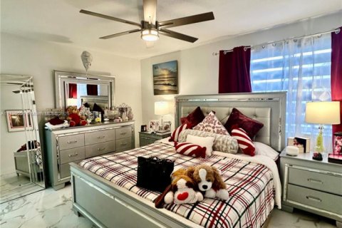 Снять в аренду кондоминиум в Пемброк-Пайнс, Флорида 2 спальни, 103.31м2, № 1958931 - фото 7