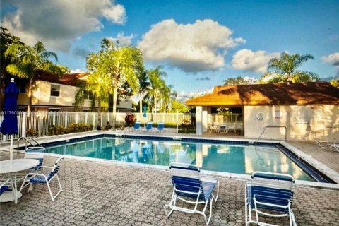 Снять в аренду кондоминиум в Пемброк-Пайнс, Флорида 2 спальни, 103.31м2, № 1958931 - фото 14