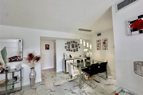 Снять в аренду кондоминиум в Пемброк-Пайнс, Флорида 2 спальни, 103.31м2, № 1958931 - фото 4