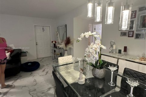 Снять в аренду кондоминиум в Пемброк-Пайнс, Флорида 2 спальни, 103.31м2, № 1958931 - фото 12