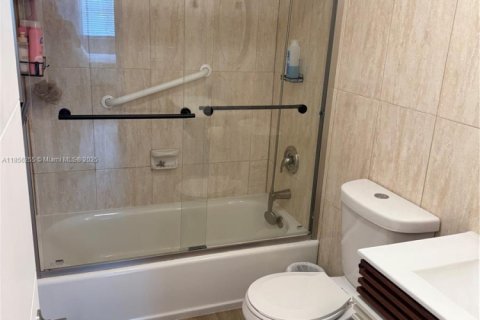Condo in Sunny Isles Beach, Florida, 2 bedrooms  № 1878444 - photo 12