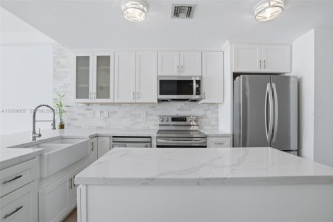 Купить кондоминиум в Майами-Бич, Флорида 2 спальни, 104.61м2, № 2007977 - фото 5