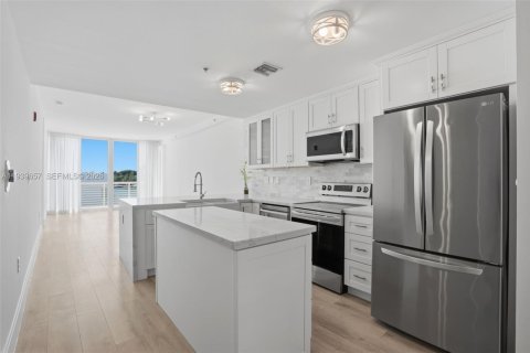 Кондоминиум с 2 спальнями в Майами-Бич, Флорида № 2007977