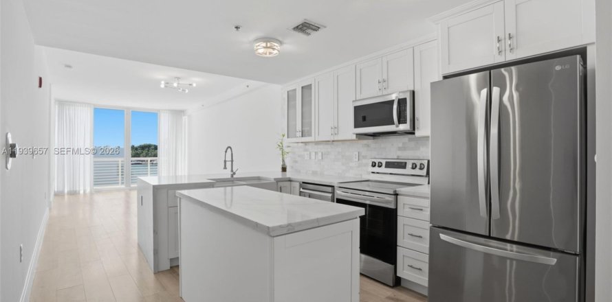 Кондоминиум с 2 спальнями в Майами-Бич, Флорида № 2007977