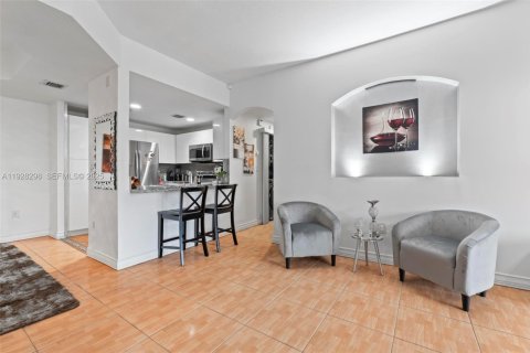 Купить кондоминиум в Дорал, Флорида 2 спальни, 121.52м2, № 1988333 - фото 14