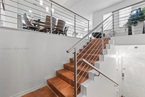 Купить кондоминиум в Дорал, Флорида 2 спальни, 121.52м2, № 1988333 - фото 3