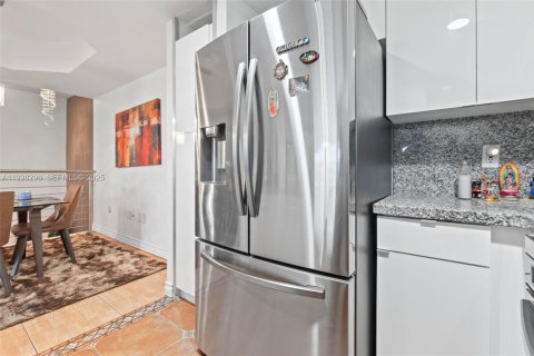 Купить кондоминиум в Дорал, Флорида 2 спальни, 121.52м2, № 1988333 - фото 12